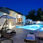 Awesome In Сasa de vacaciones Starigrad Paklenica