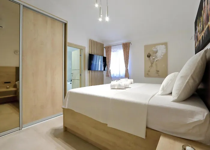 Awesome In Дом отдыха Стариград-Пакленица