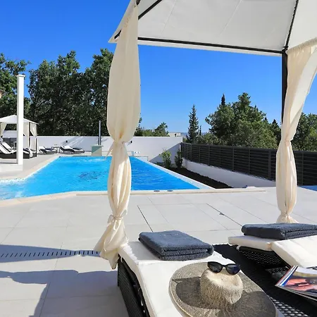 Awesome In Dom wakacyjny Starigrad Paklenica