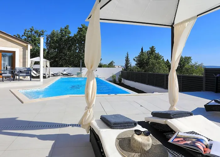 Awesome In 펜션 스타리그라드 파클레니차