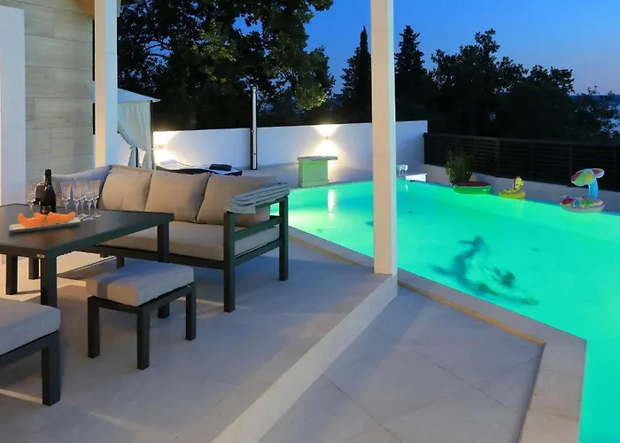 Awesome In 펜션 스타리그라드 파클레니차